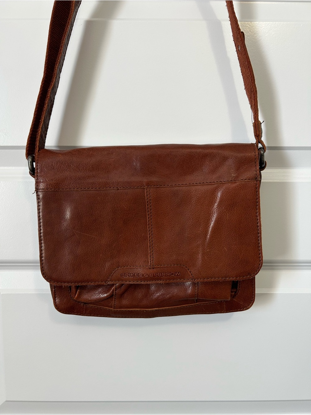 Spikes & Sparrow Brown Leather Messenger Crossbody Bag